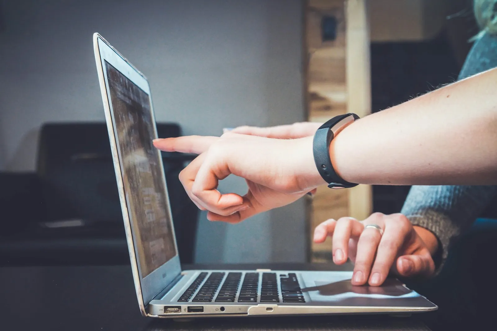 Specialisten werken samen aan digitale content