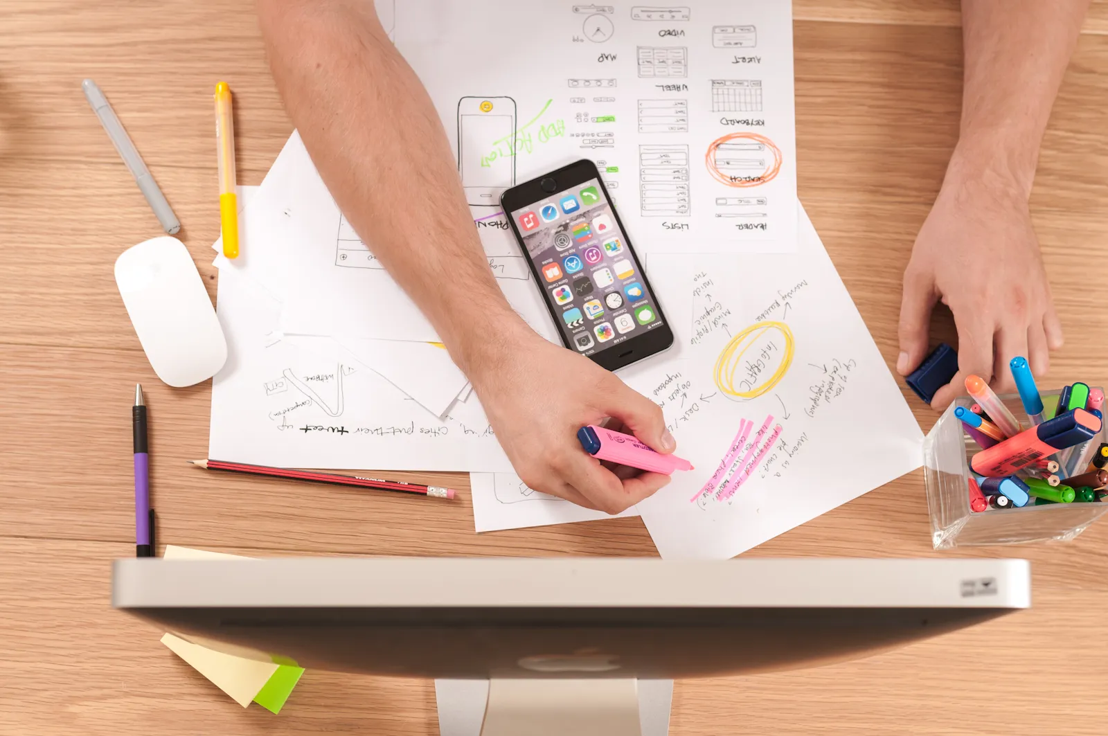 SEO-specialist analyseert online resultaten